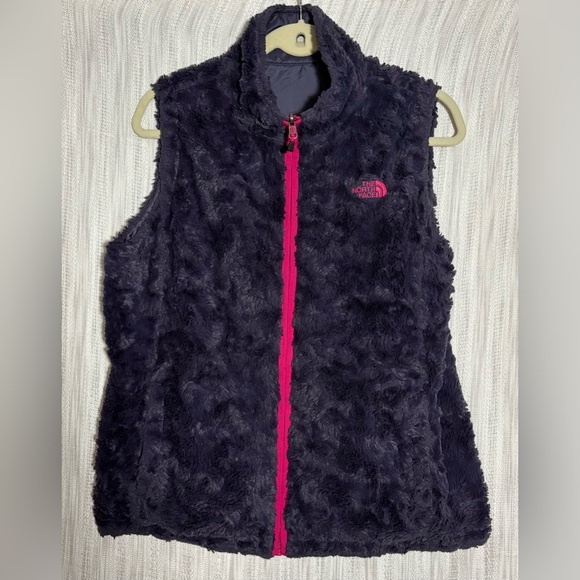 The North Face dark purple reversible vest with mossbud lining and pink Accents - Picture 3 of 5